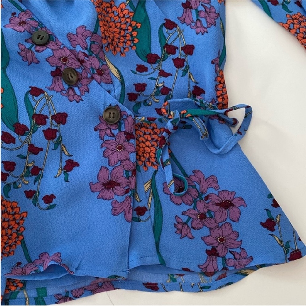 ASTR The Label Faade Wrap Top Shirt Floral Blouse size Small - Picture 6 of 16